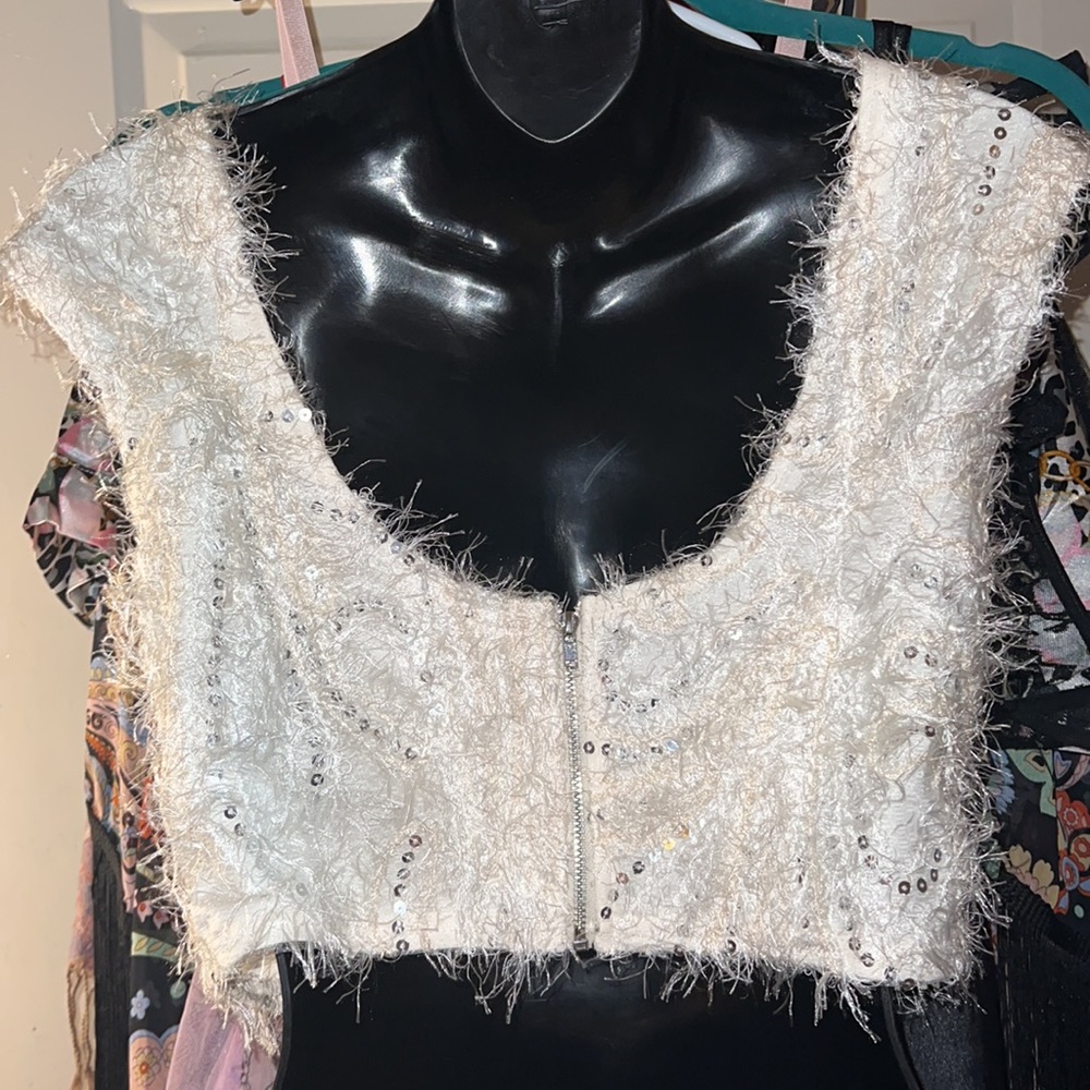 Statement Crop-Top - Picture 2 of 4
